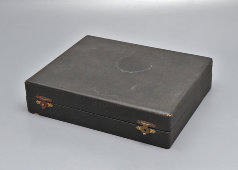 Винтажный отоскоп в футляре с насадками‑спекулами, сталь, Европа, сер. 20 в.