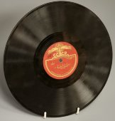 Пластинка с музыкой из кинофильмов: «Вальс» из к-ф «Первая перчатка» / «Вальс» из к-ф «Красный галстук». Апрелевский завод 1950-е.