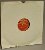 Пластинка с музыкой из кинофильмов: «Вальс» из к-ф «Первая перчатка» / «Вальс» из к-ф «Красный галстук». Апрелевский завод 1950-е.