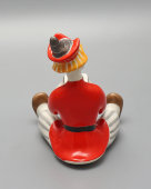 Статуэтка «Иванушка-дурачок с ларцом» по мотивам сказки П. П. Ершова «Конек-Горбунок», скульптор Щербина В. И., фарфор, Полонский ЗХК, 1956-73 гг.