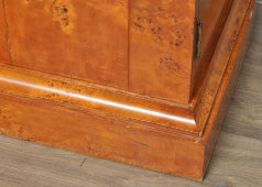 Старинный комод в стиле неоклассицизм, карельская береза, Россия, 1900-е