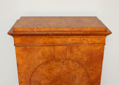 Старинный комод в стиле неоклассицизм, карельская береза, Россия, 1900-е