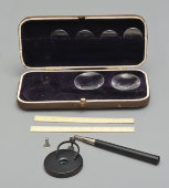 Старинный офтальмоскоп «Liebreich's Ophthalmoscope» в коробке с бархатом, Германия, кон. 19 в.