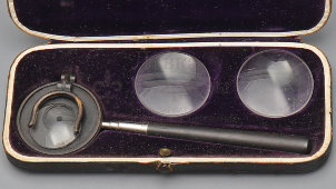 Старинный офтальмоскоп «Liebreich's Ophthalmoscope» в коробке с бархатом, Германия, кон. 19 в.