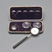 Старинный офтальмоскоп «Liebreich's Ophthalmoscope» в коробке с бархатом, Германия, кон. 19 в.