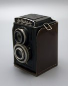 Советский среднеформатный двухобъективный зеркальный фотоаппарат «Любитель»