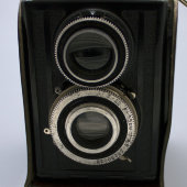 Советский среднеформатный двухобъективный зеркальный фотоаппарат «Любитель»