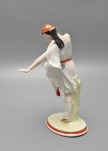 Статуэтка «Татарский танец», скульптор Бржезицкая А. Д., фарфор, Дулево, 1955 г.