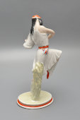 Статуэтка «Татарский танец», скульптор Бржезицкая А. Д., фарфор, Дулево, 1955 г.