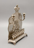 Старинный  ханукальный светильник (ханукия, иудаика) с изображением меноры, фирма братьев Геннеберг, Польша, кон. 19 в.