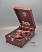 Советский патефон-чемоданчик, завод «Северный пресс», Ленинград, 1947-50 гг.