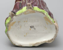 Антикварная фарфоровая статуэтка «Монах, несущий девочку в снопе», Завод Храпунова-Нового, 19 в.