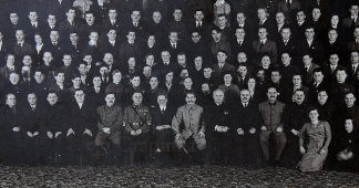 Старинная фотография «Сталин и члены Политбюро», СССР, 1930-е годы, багет, стекло