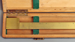 Большая старинная поверочная линейка со шкалой в 1 м в футляре, латунь, S.I.P., Женева, Швейцария, н. 20 в.