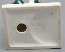 Статуэтка «Лошадиная фамилия» по рассказу Чехова А. П., скульптор Б. Я. Воробьев, фарфор, ЛФЗ, 1950-60 гг.