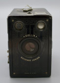 Коробочный фотоаппарат «Kodak SIX-16 Brownie Junior»