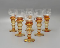 ​Набор винтажных бокалов для вина «Рёмеры» на ножках с янтарным оттенком, 6 штук, стекло, мануфактура Терезиенталь (Theresienthal), Германия, 1950-60 гг.