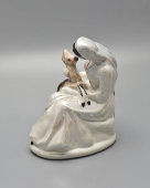 Статуэтка «Девушка с олененком», фарфор, Тбилисский керамический комбинат, 1967-70-е