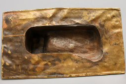 Антикварная эротическая статуэтка «Обнаженная на медвежьей шкуре», венская бронза, кон. 19 в.