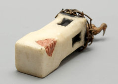 Маленькая статуэтка на подставке из камня «Гнездо с аистами», венская бронза, кон. 19 в.