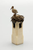 Маленькая статуэтка на подставке из камня «Гнездо с аистами», венская бронза, кон. 19 в.