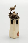 Маленькая статуэтка на подставке из камня «Гнездо с аистами», венская бронза, кон. 19 в.