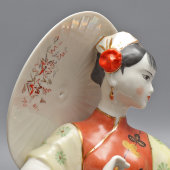 Статуэтка «Тао Хоа», балет "Красный мак", редкий вариант исполнения с зонтом, скульптор Артамонова О. С., фарфор, ДФЗ Вербилки, 1950-60 гг.