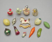 Набор игрушек для ёлки-малютки «Зима», колкий пластик, стекло, СССР, 1950-70 гг.