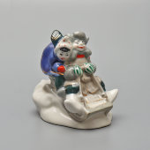 Фигурка «Зима» (Дети на санках), скульптор Трегубова В. М., Коростень, 1955-62 гг.