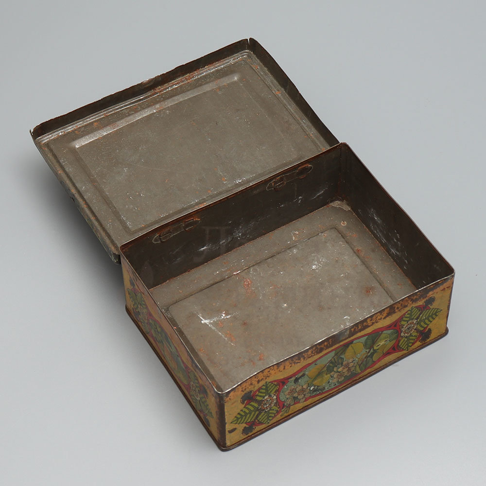 Ж б упаковка. Коробка для Креста 19 век. Коробки для аромасвечей. Антикварная коробка для свадебного договора. Как придать коробке старинный вид.