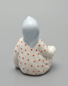 Статуэтка «Девочка в платочке», скульптор Бржезицкая А. Д., фарфор, Дулево, 1948-51 гг.