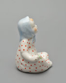 Статуэтка «Девочка в платочке», скульптор Бржезицкая А. Д., фарфор, Дулево, 1948-51 гг.