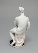 Статуэтка «Женщина с тазиком на коленях» (Купальщица с тазом), скульптор Матвеев А. Т., ЛФЗ, 1950-60 гг.