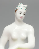 Статуэтка «Женщина с тазиком на коленях» (Купальщица с тазом), скульптор Матвеев А. Т., ЛФЗ, 1950-60 гг.