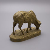 Скульптура из бронзы «Овечка на пастбище»