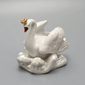 Статуэтка «Царевна-Лебедь» по мотивам «Сказки о царе Салтане» А. С. Пушкина, скульптор Кожин П. М., Дулево, 1955 г.