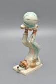 Статуэтка «Клоун-акробат с мячом», скульптор Денисенко М. В., фаянс ЗиК Конаково, 1950-60 гг.