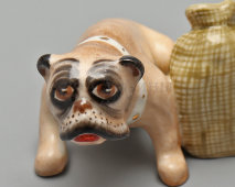 Статуэтка-миниатюра «Надежный сторож» (собака бульдог), скульптор Ю. М. Львов, авторская подпись, Первомайский фарфоровый завод (Песочное), 1980-90 гг.