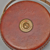 Старинная измерительная рулетка «Treble» в кожаном корпусе, модель № 1534, 10 м, Англия, кон. 19, нач. 20 вв.