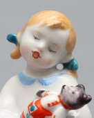 Статуэтка «Колыбельная», скульптор Столбова Г. С., ЛФЗ, 1950-60 гг.