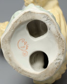 Статуэтка «Толочанка» (Девушка со снопами, Колхозница), скульптор З. Улсте, Рижская фарфоровая фабрика, 1953-63 гг.