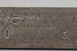 Старинный плотницкий комбинированный угольник с линейкой и уровнем, закаленный № 4, L.S. Starrett, США, нач. 20 в.