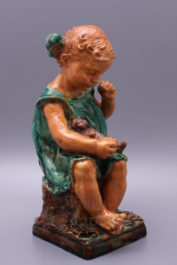 Фигурка «Девочка с мишкой», скульптор Холодная М. П., керамика Гжели, СССР