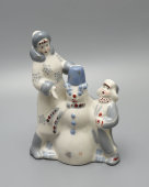 Статуэтка «Снеговик» из композиции «Зимний дворик», скульптор Албул В. В., художник Албул Н. А., фарфор, Полонский ЗХК, 1980-е