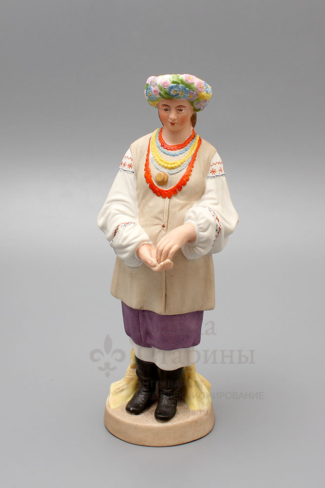 Статуэтки украинки. Статуэтка украинка в национальном костюме. Фарфоровая фигурка украинка. Бржезицкая скульптура украинка. Фарфоровая статуэтка украинка.