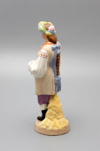 Статуэтка «Украинка в национальном костюме», бисквит, ранние Вербилки, 1927-32 гг.