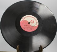 Советская старинная / винтажная пластинка 78 оборотов для граммофона / патефона с песнями А. Бабаджаняна: «Песня о любви» и «Ночная серенада»