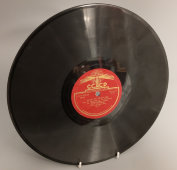 Жак Дувалян с песнями на французском языке «Опавшие листья» и «Мари на прогулке», Апрелевский завод, 1950-е