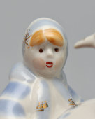 Статуэтка «Шкодник» из композиции «Зимний дворик», скульптор Албул В. В., художник Албул Н. А., фарфор, Полонский ЗХК, 1980-е