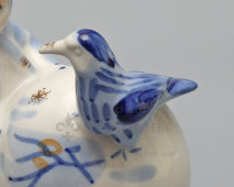 Статуэтка «Шкодник» из композиции «Зимний дворик», скульптор Албул В. В., художник Албул Н. А., фарфор, Полонский ЗХК, 1980-е